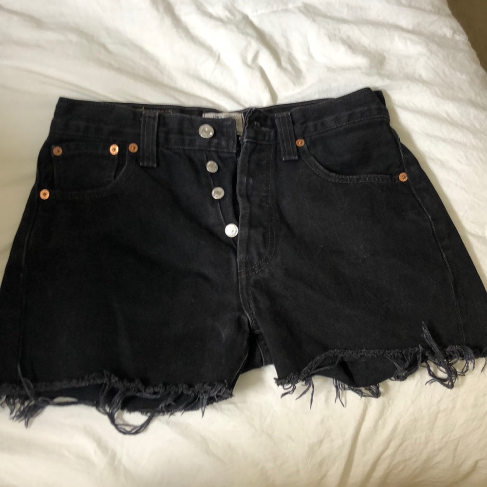 Size 25 Levi 501 button up shorts